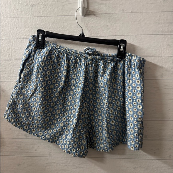 Daisy Print High Waist Women's Shorts - Picture 2 of 3